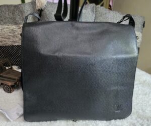 WhatsApp Image 2025-11-19 at 5.17.21 PM Bolso Louis Vuitton Negro Original (Nuevo)