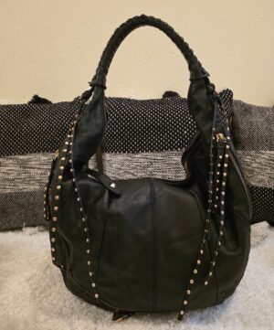 Bolso Negro de Cuero con Toques Plateados