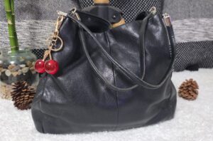 WhatsApp Image 2025-11-29 at 6.50.40 PM (1) Bolso Coach Original Negro (Usado)